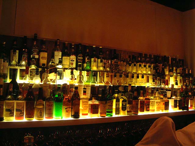 青山だからって気取りやがって!クラブなのに酒が高すぎるぞ!!